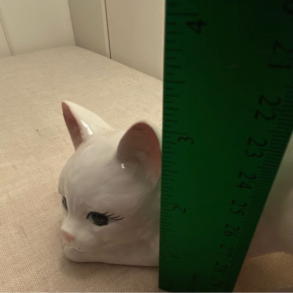 Vintage white cat ceramic long haired kitty blue eyes playful cat crouching - Picture 7 of 16